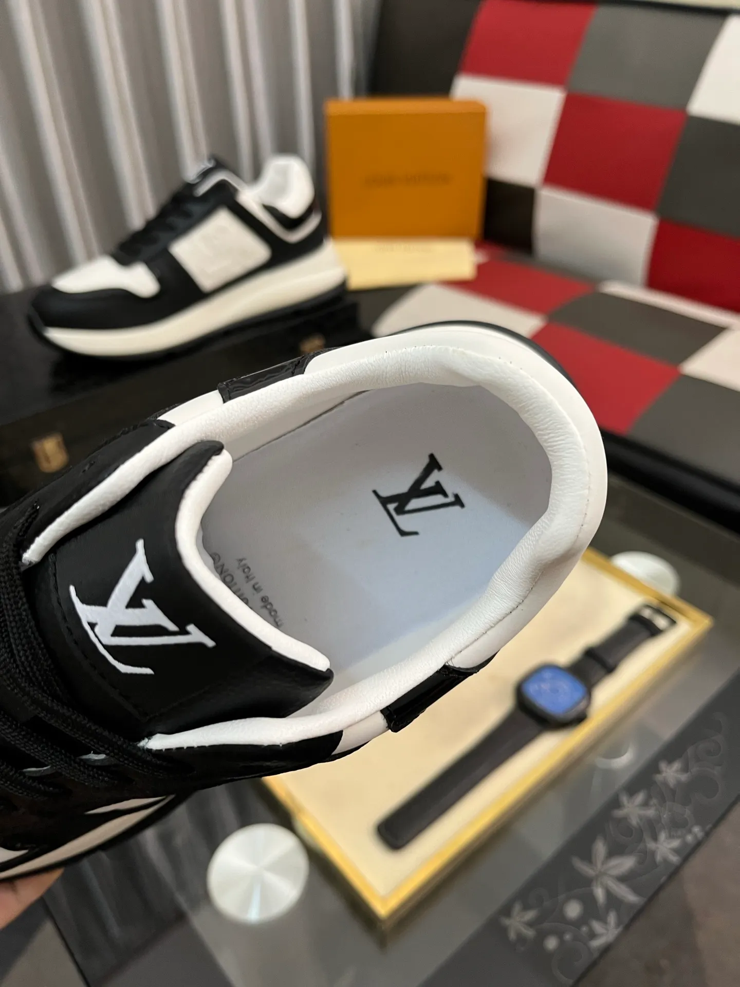 Men's shoes💰438⌚️⌚️《Louis vuitton/LV Louis Vuitton》original quality.~ Unique modern style sneakers. 🏃A must-have casual shoe for trendy men😍😍 Original brand imported from Italy, imported original leather, cowhide lining (refuses to discolor and grind feet) Sole: Original sole provided by the original factory, French lazy style design ⚠️Fit to the feet Original quality code number: 38-443️⃣Colors available